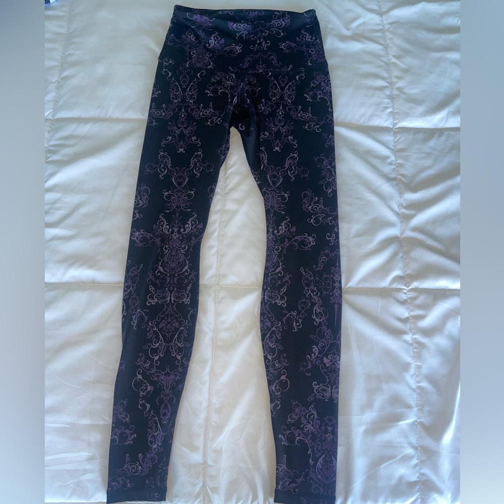 Purple printed full length leggings in size M.